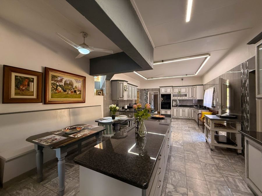 6 Bedroom Property for Sale in Van Der Hoff Park North West